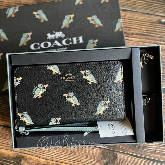 NWT Coach Boxed Zip Around Phone Wallet Wristlet with Charms - Picture 6 of 6